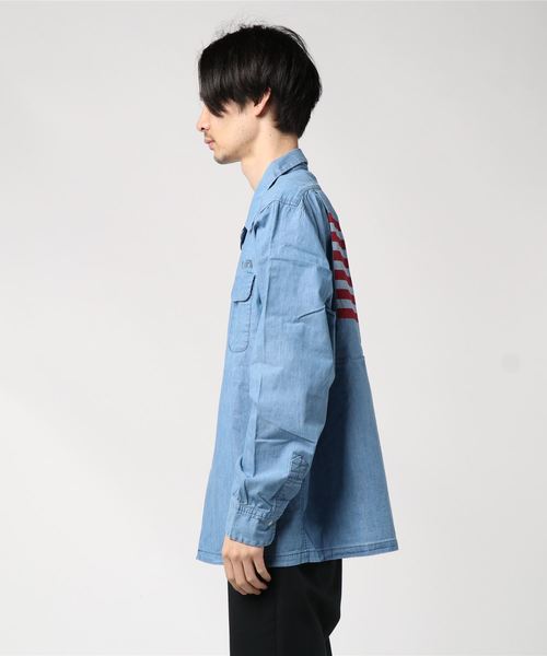 WILLY CHAVARRIA（ウィリーチャバリア）の「WILLY CHAVARRIA: FALLING STAR シャンブレー シャツ（シャツ/ブラウス・メンズ・ブルー・SMALL/MEDIUM/LARGE）」の2枚目の写真