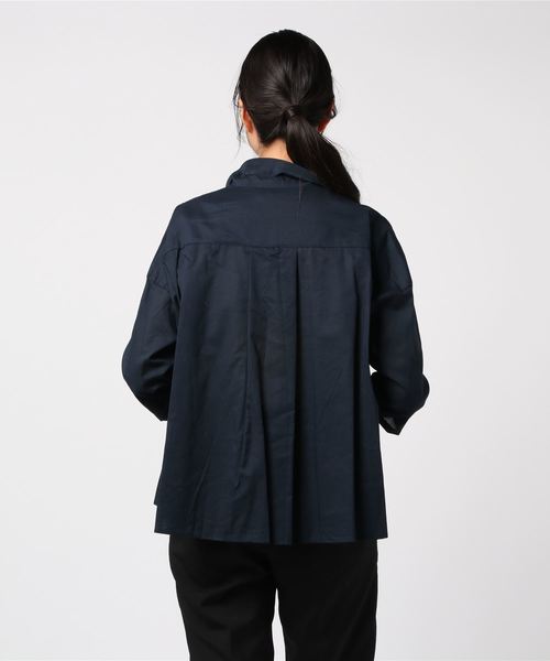 MidiUmi（ミディウミ）の「THIN_TUCK_TOP（シャツ/ブラウス・レディース・ホワイト/ネイビー/グレー・FREE）」の4枚目の写真