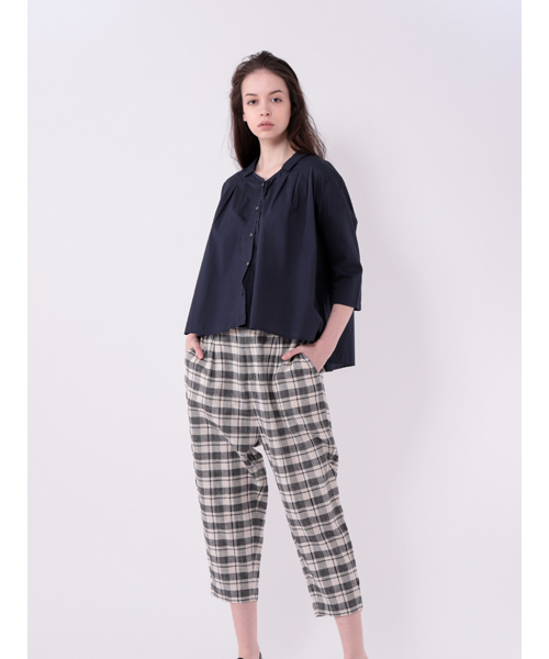 MidiUmi（ミディウミ）の「THIN_TUCK_TOP（シャツ/ブラウス・レディース・ホワイト/ネイビー/グレー・FREE）」の7枚目の写真