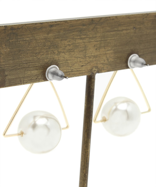 mystic（ミスティック）の「トライアングルパールピアス（ピアス（両耳用）・レディース・シルバー/ゴールド・ﾌﾘ-）」の4枚目の写真