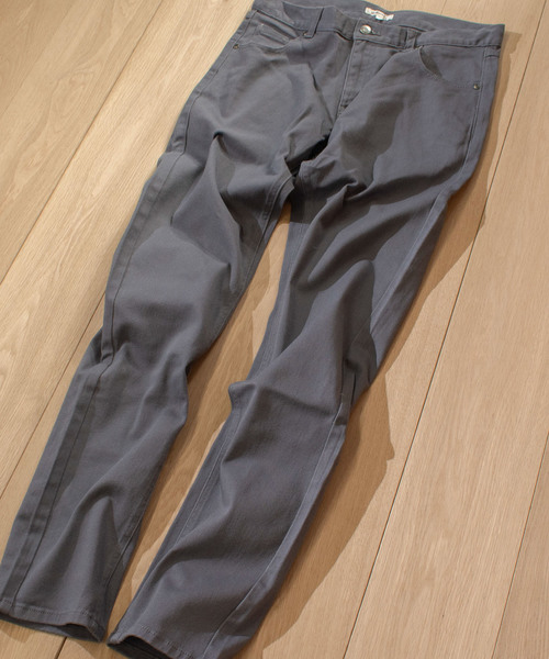 JOHN'S CLOSET(ジョンズクローゼット)の「【n】カツラギ スリムカラーストレッチパンツ(その他パンツ・メンズ・グレー/ネイビー/オリーブ/ブラック/ベージュ/ホワイト/ボルドー/カモフラージュ/ホワイト系その他/グレー系その他/チャコール/ブルー系その他・MEDIUM/LARGE/X-LARGE/SMALL/XX-LARGE)」の1枚目の写真