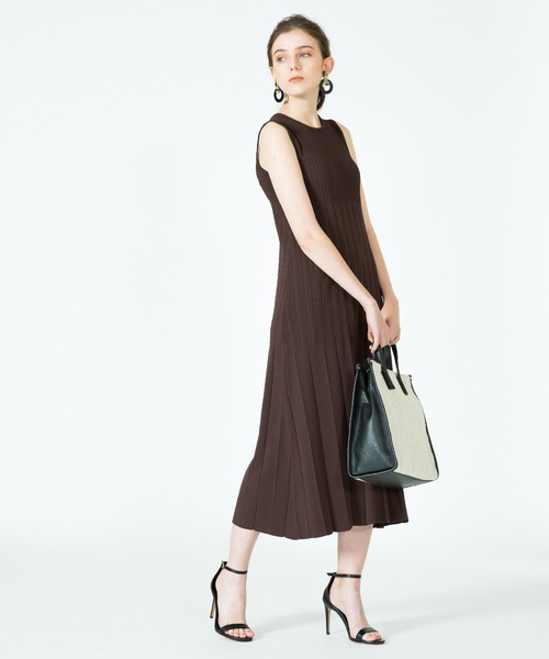 allureville（アルアバイル）の「キリカエプリーツニットワンピース 