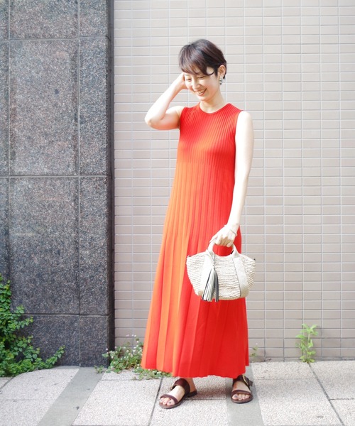 allureville（アルアバイル）の「キリカエプリーツニットワンピース 