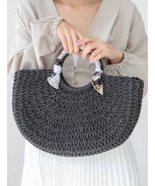 fifth（フィフス）の「スカーフ付ハーフムーンかごバッグ（かごバッグ・レディース・ブラック/アイボリー/ブラウン・FREE）」の2枚目の写真