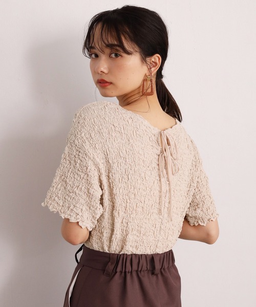 one after another NICE CLAUP（ワンアフターアナザーナイスクラップ）の「バックリボンしぼしぼTシャツ（Tシャツ/カットソー・レディース・ブラック/ベージュ/オフホワイト/ブルーグレー・FREE）」の4枚目の写真