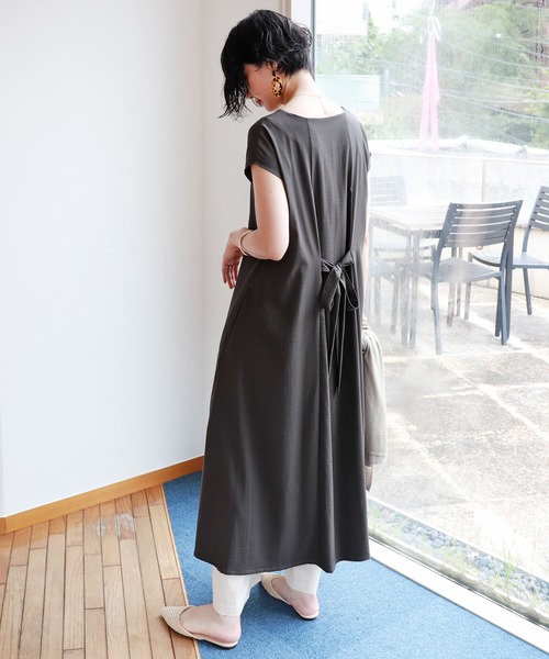 andme(アンドミー)の「コットン2way背中リボンフレアワンピース(ワンピース・レディース・ベージュ/グレー系その他/スミクロ・M)」の12枚目の写真