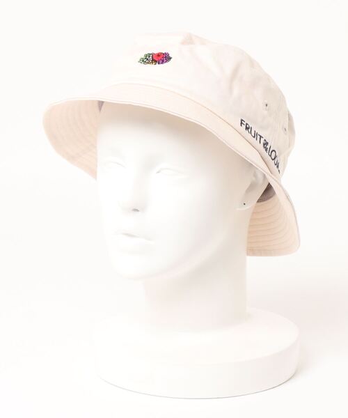 FRUIT OF THE LOOM（フルーツオブザルーム）の「LOGO EMB BUCKET HAT / バケット / ハット / シンプル / ベーシック / カジュアル  / ユニセックス / 刺繍 / ロゴ（ハット・レディース・ホワイト/クリーム/サックスブルー/インディゴブルー/パープル/ピンク/ベージュ/ブラック/ブラック系その他/ブルー/グリーン系その他/サーモンピンク・FREE）」の2枚目の写真