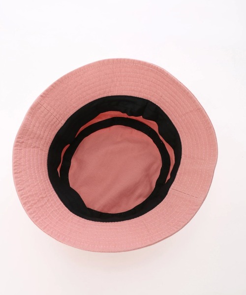 FRUIT OF THE LOOM（フルーツオブザルーム）の「LOGO EMB BUCKET HAT / バケット / ハット / シンプル / ベーシック / カジュアル  / ユニセックス / 刺繍 / ロゴ（ハット・レディース・ホワイト/クリーム/サックスブルー/インディゴブルー/パープル/ピンク/ベージュ/ブラック/ブラック系その他/ブルー/グリーン系その他/サーモンピンク・FREE）」の19枚目の写真