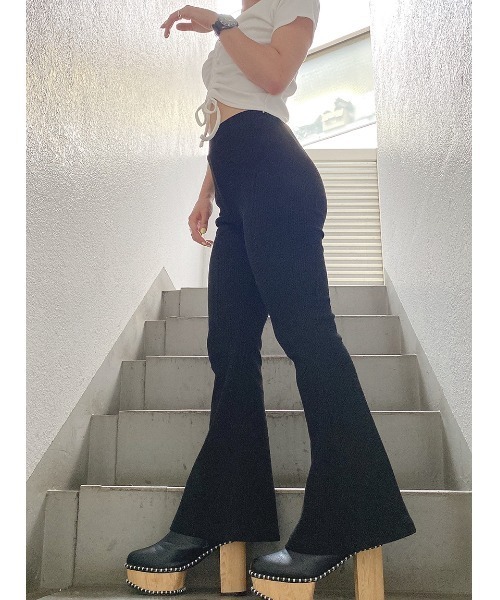 one way（ワンウェイ）の「【oneway Jeans】テレコフレアパンツ（その他パンツ・レディース・ブラック/ライトブラウン・FREE）」の2枚目の写真