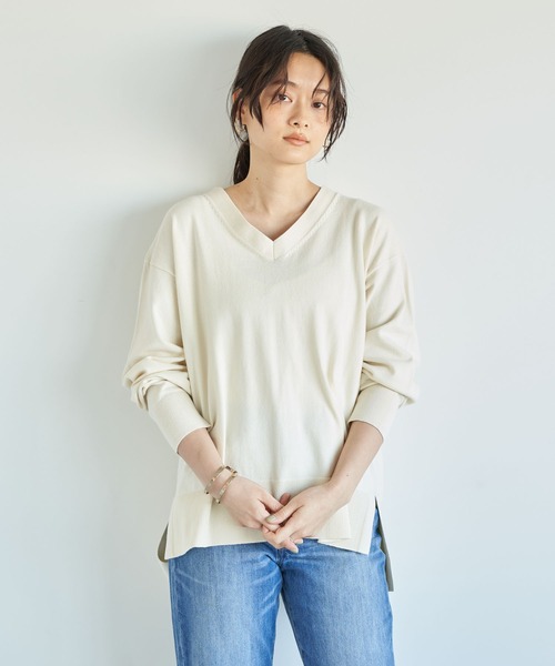 AMERICAN HOLIC（アメリカンホリック）の「Vネックバックリブニットプルオーバー（ニット/セーター・レディース・ライトイエロー/ネイビー/グレイッシュベージュ/アイボリー/ライトピンク・M/L）」の2枚目の写真