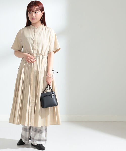 Ray BEAMS（レイビームス）の「Ray BEAMS / バンドカラー プリーツ ワンピース（ワンピース・レディース・ブルー/ベージュ/ブラック・ONE SIZE）」の19枚目の写真