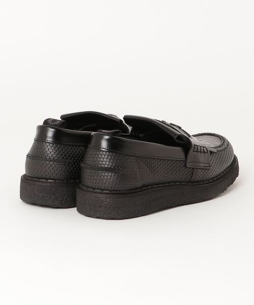 atmos pink（アトモスピンク）の「FRED PERRY × GEORGE COX TEXTURED LEATHER PENNY LOAFER / フレッドペリー × ジョージ コックス テクスチャー レザー ペニーローファー（ローファー・メンズ・ブラック・24.0cm/25.0cm/26.0cm/27.0cm/28.0cm/23.0cm）」の2枚目の写真