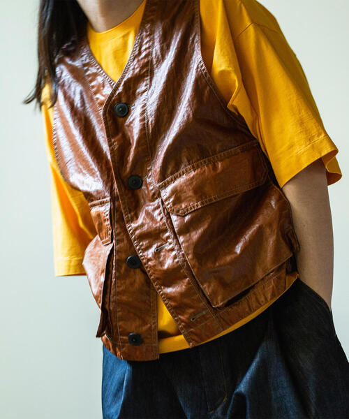 TOMORROWLAND (トゥモローランド)の「リネンキャンバスコーティング ベスト(ベスト・メンズ・ライトグレー/ブラウン/バイオレット・S/M)」の3枚目の写真