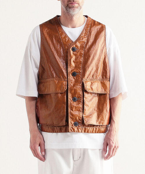 TOMORROWLAND (トゥモローランド)の「リネンキャンバスコーティング ベスト(ベスト・メンズ・ライトグレー/ブラウン/バイオレット・S/M)」の4枚目の写真