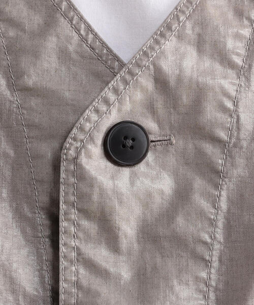 TOMORROWLAND (トゥモローランド)の「リネンキャンバスコーティング ベスト(ベスト・メンズ・ライトグレー/ブラウン/バイオレット・S/M)」の11枚目の写真