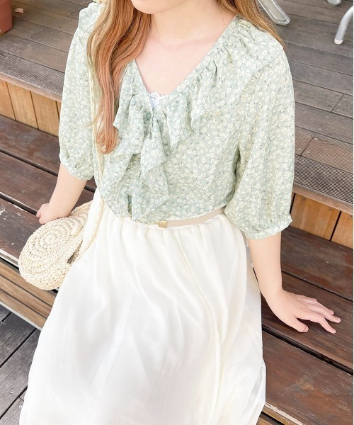 apres jour(アプレジュール)の「花柄ラッフルブラウス【ZOZOTOWN限定アイテム】(シャツ/ブラウス・レディース・サックスブルー/ピンク/アイボリー/ブラック・X-LARGE/フリー)」の3枚目の写真