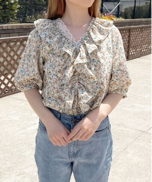 apres jour(アプレジュール)の「花柄ラッフルブラウス【ZOZOTOWN限定アイテム】(シャツ/ブラウス・レディース・サックスブルー/ピンク/アイボリー/ブラック・X-LARGE/フリー)」の5枚目の写真