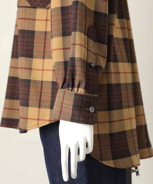 MILKFED.（ミルクフェド）の「BACK LOGO PLAID SHIRT（シャツ/ブラウス・レディース・ベージュ/レッド/パープル/ネイビー・ONE SIZE）」の7枚目の写真