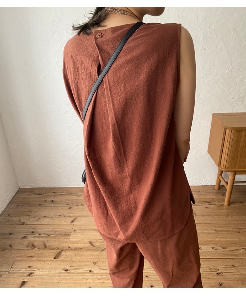 ReNorm（リノーム）の「バックタックノースリーブ（シャツ/ブラウス・レディース・レッド/ブラック/ブラウン・フリー）」の21枚目の写真