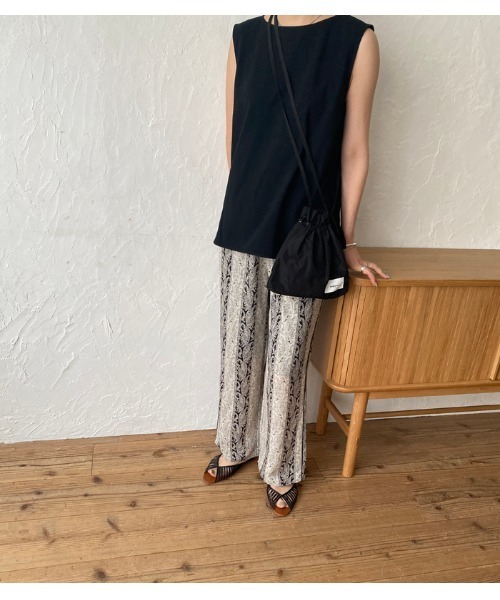 ReNorm（リノーム）の「バックタックノースリーブ（シャツ/ブラウス・レディース・レッド/ブラック/ブラウン・フリー）」の13枚目の写真