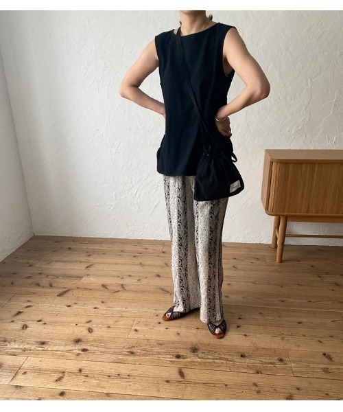 ReNorm（リノーム）の「バックタックノースリーブ（シャツ/ブラウス・レディース・レッド/ブラック/ブラウン・フリー）」の7枚目の写真