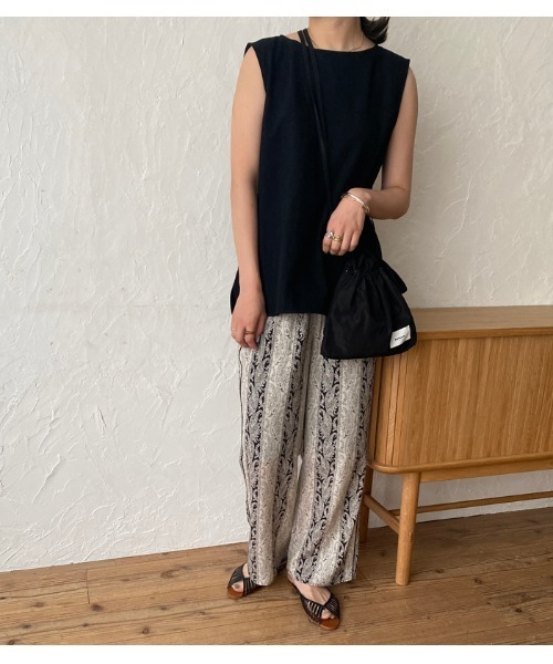 ReNorm（リノーム）の「バックタックノースリーブ（シャツ/ブラウス・レディース・レッド/ブラック/ブラウン・フリー）」の10枚目の写真