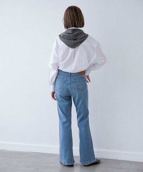 A part by(アパートバイ)の「SOMETHING/フレアデニムパンツ 959263(デニムパンツ・レディース・グレー/ライトブルー・MEDIUM/LARGE)」の17枚目の写真