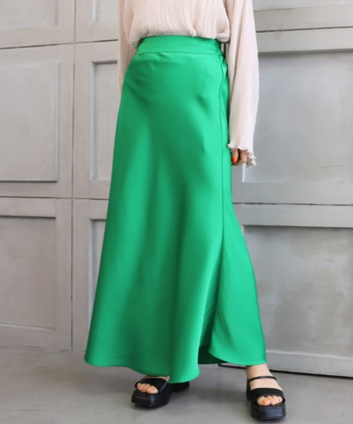 moment+（モーメントプラス）の「サテンマーメイドフレアロング