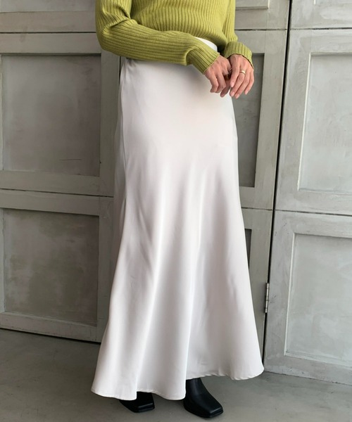 moment+（モーメントプラス）の「サテンマーメイドフレアロングスカート（スカート・レディース・ブラック/ダークグリーン/グレー/アイボリー/ライトグリーン/ピンク/ターコイズブルー・M/L/S）」の8枚目の写真