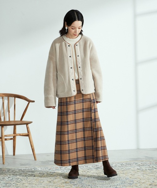 ONIGIRI（オニギリ）の「リバーシブルブルゾン 〈エコムートン×ボア〉（ブルゾン・レディース・ベージュ/ブラウン・MEDIUM/LARGE）」の5枚目の写真