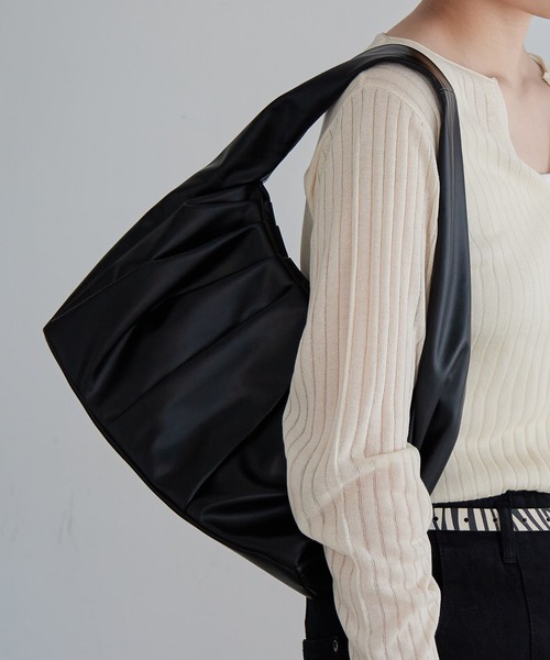 PAGEBOY（ページボーイ）の「ワンハンドルギャザーバッグ（ハンドバッグ・レディース・ブラック/グリーン・FREE）」の3枚目の写真