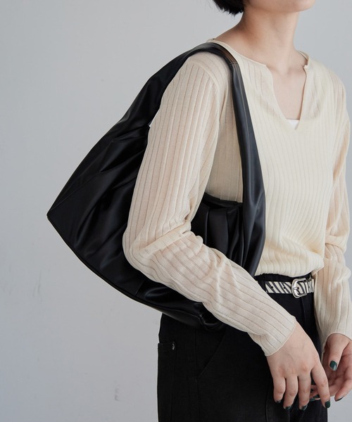 PAGEBOY（ページボーイ）の「ワンハンドルギャザーバッグ（ハンドバッグ・レディース・ブラック/グリーン・FREE）」の4枚目の写真