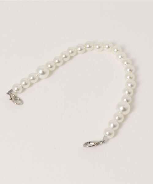 SPINNS(スピンズ)の「【2WAY仕様】パール×チェーンストラップ フェイクレザーバケットバッグ(ハンドバッグ・レディース・ホワイト/ブラック・ONESIZE)」の13枚目の写真