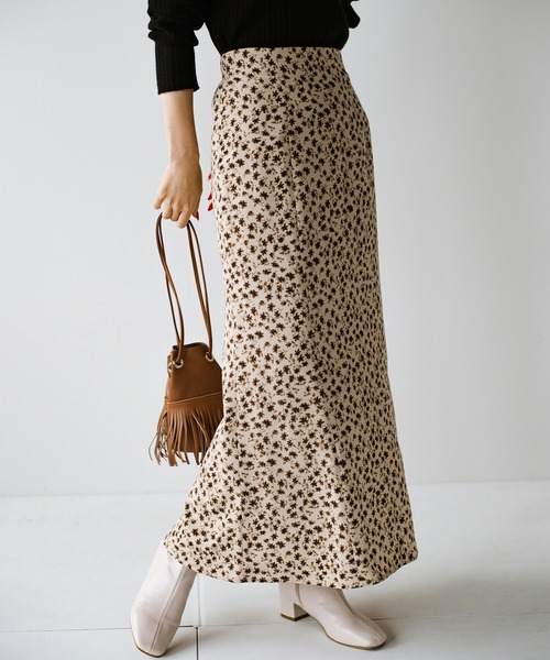 haco!（ハコ）の「いつものトップスでパッと華やぐ！シルエットを味方に女っぽく見せる花柄ロングスカート（スカート・レディース・ベージュ系その他/レッド系その他・SMALL/MEDIUM/LARGE/X-LARGE）」の18枚目の写真