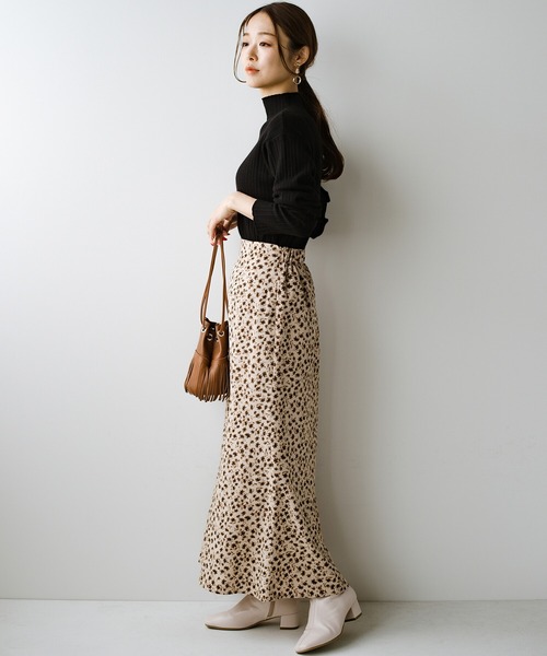 haco!（ハコ）の「いつものトップスでパッと華やぐ！シルエットを味方に女っぽく見せる花柄ロングスカート（スカート・レディース・ベージュ系その他/レッド系その他・SMALL/MEDIUM/LARGE/X-LARGE）」の15枚目の写真