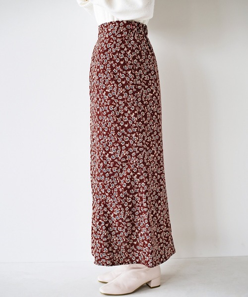 haco!（ハコ）の「いつものトップスでパッと華やぐ！シルエットを味方に女っぽく見せる花柄ロングスカート（スカート・レディース・ベージュ系その他/レッド系その他・SMALL/MEDIUM/LARGE/X-LARGE）」の12枚目の写真