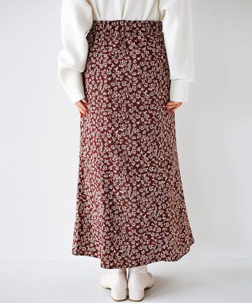 haco!（ハコ）の「いつものトップスでパッと華やぐ！シルエットを味方に女っぽく見せる花柄ロングスカート（スカート・レディース・ベージュ系その他/レッド系その他・SMALL/MEDIUM/LARGE/X-LARGE）」の19枚目の写真