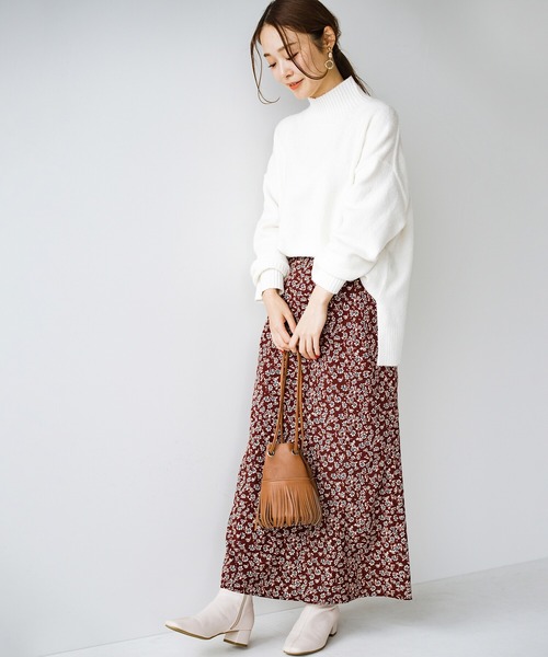 haco!（ハコ）の「いつものトップスでパッと華やぐ！シルエットを味方に女っぽく見せる花柄ロングスカート（スカート・レディース・ベージュ系その他/レッド系その他・SMALL/MEDIUM/LARGE/X-LARGE）」の9枚目の写真