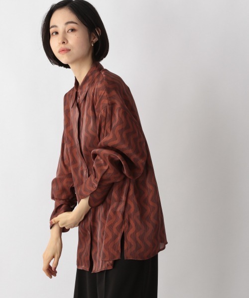 LOWRYS FARM(ローリーズファーム)の「シャイニーシャツLS 235605(シャツ/ブラウス・レディース・ブラウン系その他/ベージュ/ブルー系その他・FREE)」の2枚目の写真