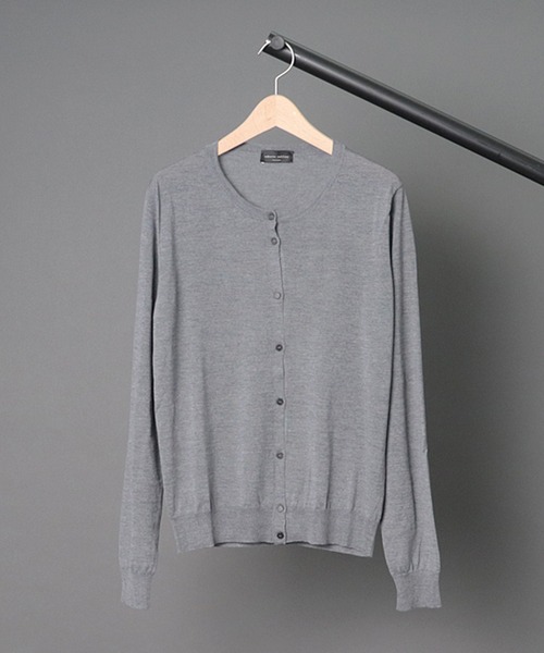 ROBERTO COLLINA（ロベルトコリーナ）の「【 ROBERTO COLLINA / ロベルトコリーナ 】LANA MERINO EXTRA FINE CREW CRADIGAN / ラナ メリノ エクストラファイン クルー カーディガン（カーディガン/ボレロ・レディース・ブラック/ワイン/ベージュ/チャコールグレー/ライトグレー・MEDIUM/SMALL）」の3枚目の写真