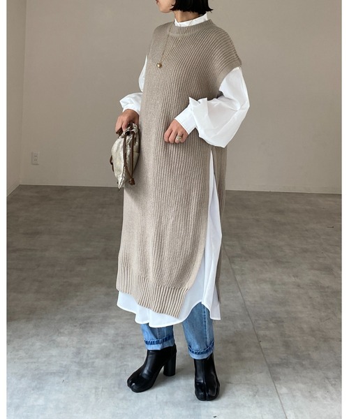 She's Closet(シーズクローゼット)の「サイドスリット入りノースリーブロングニットベストワンピース(ワンピース・レディース・ブラック/オフホワイト/グレイッシュベージュ・FREE)」の5枚目の写真