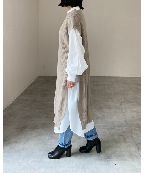 She's Closet(シーズクローゼット)の「サイドスリット入りノースリーブロングニットベストワンピース(ワンピース・レディース・ブラック/オフホワイト/グレイッシュベージュ・FREE)」の7枚目の写真