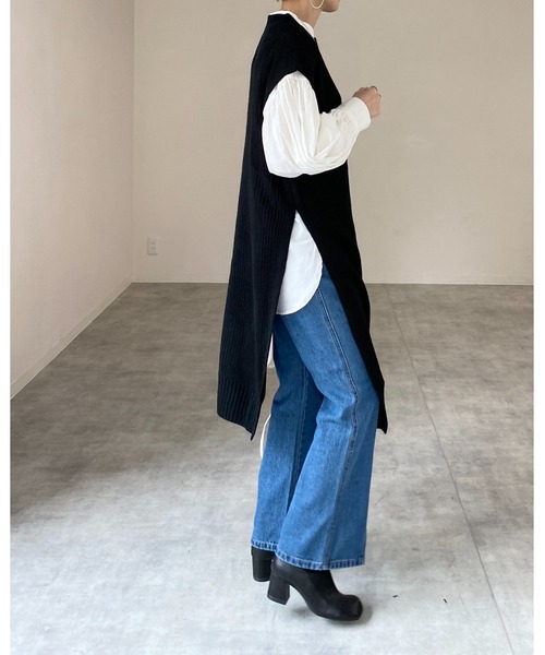 She's Closet(シーズクローゼット)の「サイドスリット入りノースリーブロングニットベストワンピース(ワンピース・レディース・ブラック/オフホワイト/グレイッシュベージュ・FREE)」の11枚目の写真