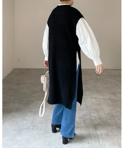 She's Closet(シーズクローゼット)の「サイドスリット入りノースリーブロングニットベストワンピース(ワンピース・レディース・ブラック/オフホワイト/グレイッシュベージュ・FREE)」の14枚目の写真