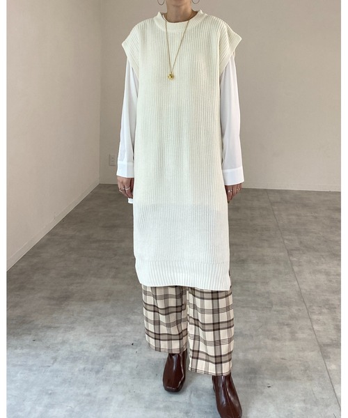 She's Closet(シーズクローゼット)の「サイドスリット入りノースリーブロングニットベストワンピース(ワンピース・レディース・ブラック/オフホワイト/グレイッシュベージュ・FREE)」の20枚目の写真