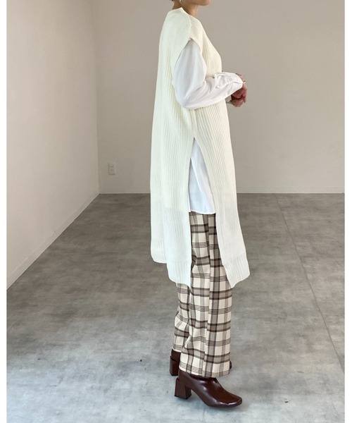 She's Closet(シーズクローゼット)の「サイドスリット入りノースリーブロングニットベストワンピース(ワンピース・レディース・ブラック/オフホワイト/グレイッシュベージュ・FREE)」の21枚目の写真
