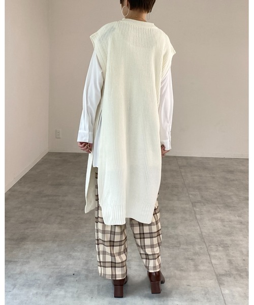 She's Closet(シーズクローゼット)の「サイドスリット入りノースリーブロングニットベストワンピース(ワンピース・レディース・ブラック/オフホワイト/グレイッシュベージュ・FREE)」の22枚目の写真
