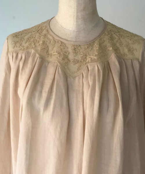 nesessaire（ネセセア）の「チュールエンブロイダリーブラウス（シャツ/ブラウス・レディース・ブルー/アイボリー・38）」の5枚目の写真