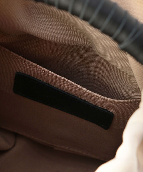 The Bagmati（ザバグマティ）の「【BAGMATI/ バグマティ】ラフィアクロス編みかごバッグ（かごバッグ・レディース・ブラウン/ナチュラル・FREE）」の6枚目の写真