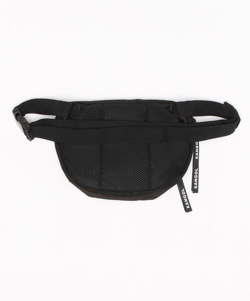 KANGOL（カンゴール）の「【KANGOL / カンゴール】 ダブル ZIP ボディバッグ（ボディバッグ/ウエストポーチ・レディース・ホワイト/ブラック/ベージュ・FREE）」の4枚目の写真